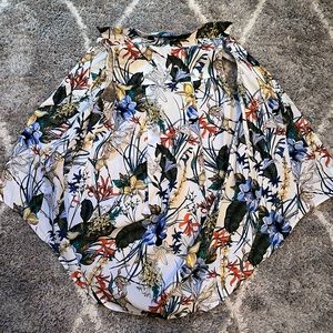 Beautiful tunic. Barely wore. Size is too small for me